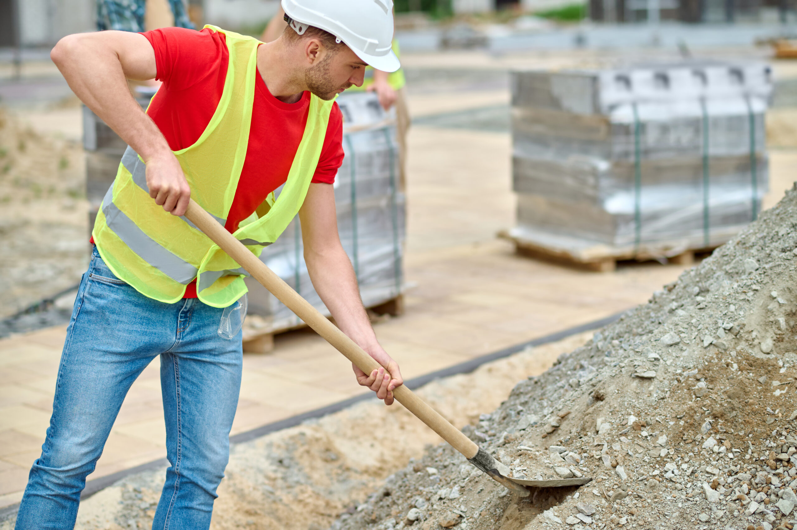 Manoeuvre TP. Ouvrier sur un chantier